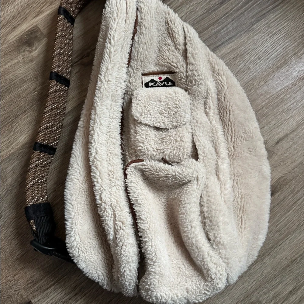 KAVU original Sherpa fuzz snug Cream Sling Bag